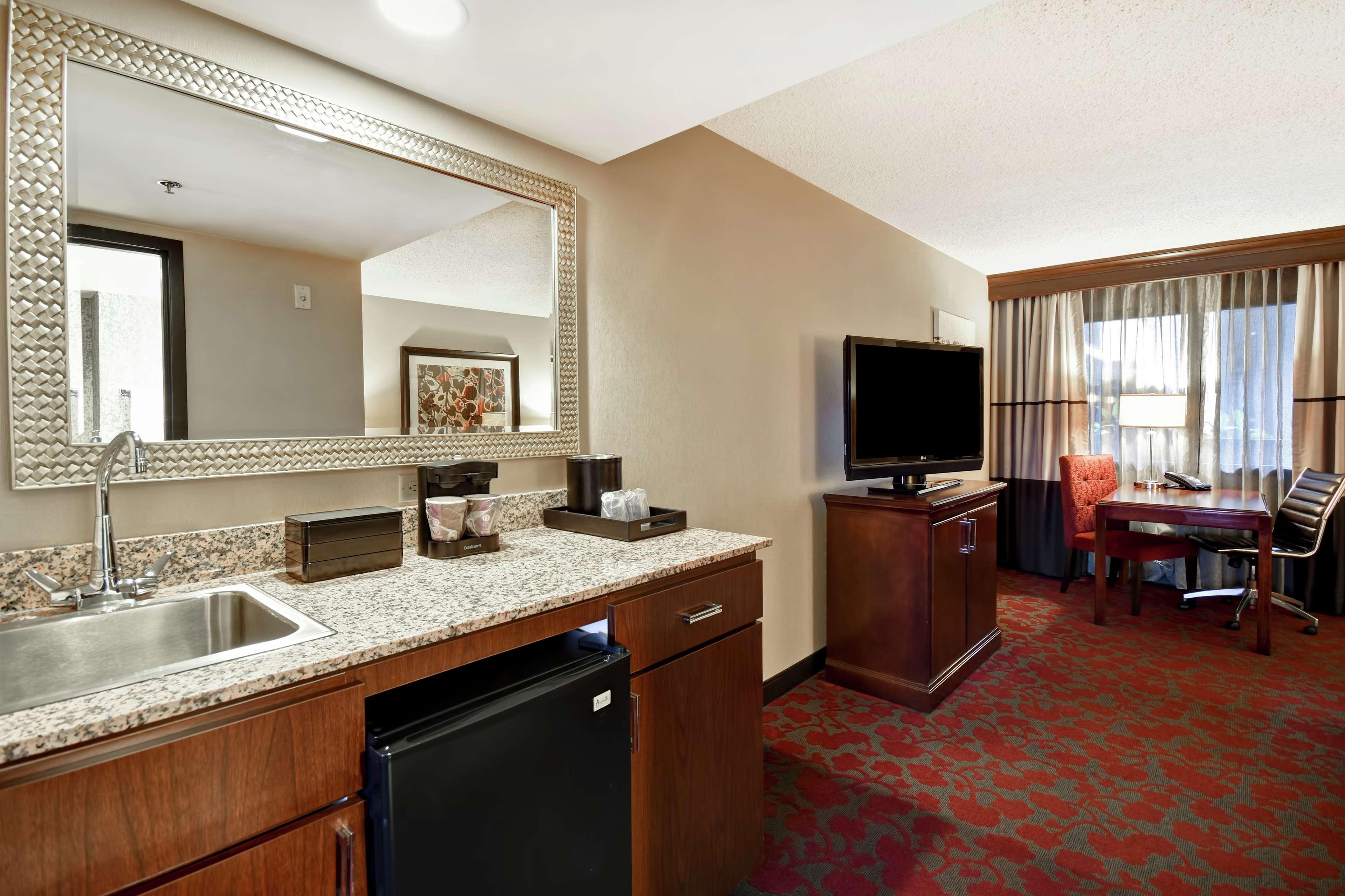 Embassy Suites By Hilton Dulles Airport Хърндън Екстериор снимка