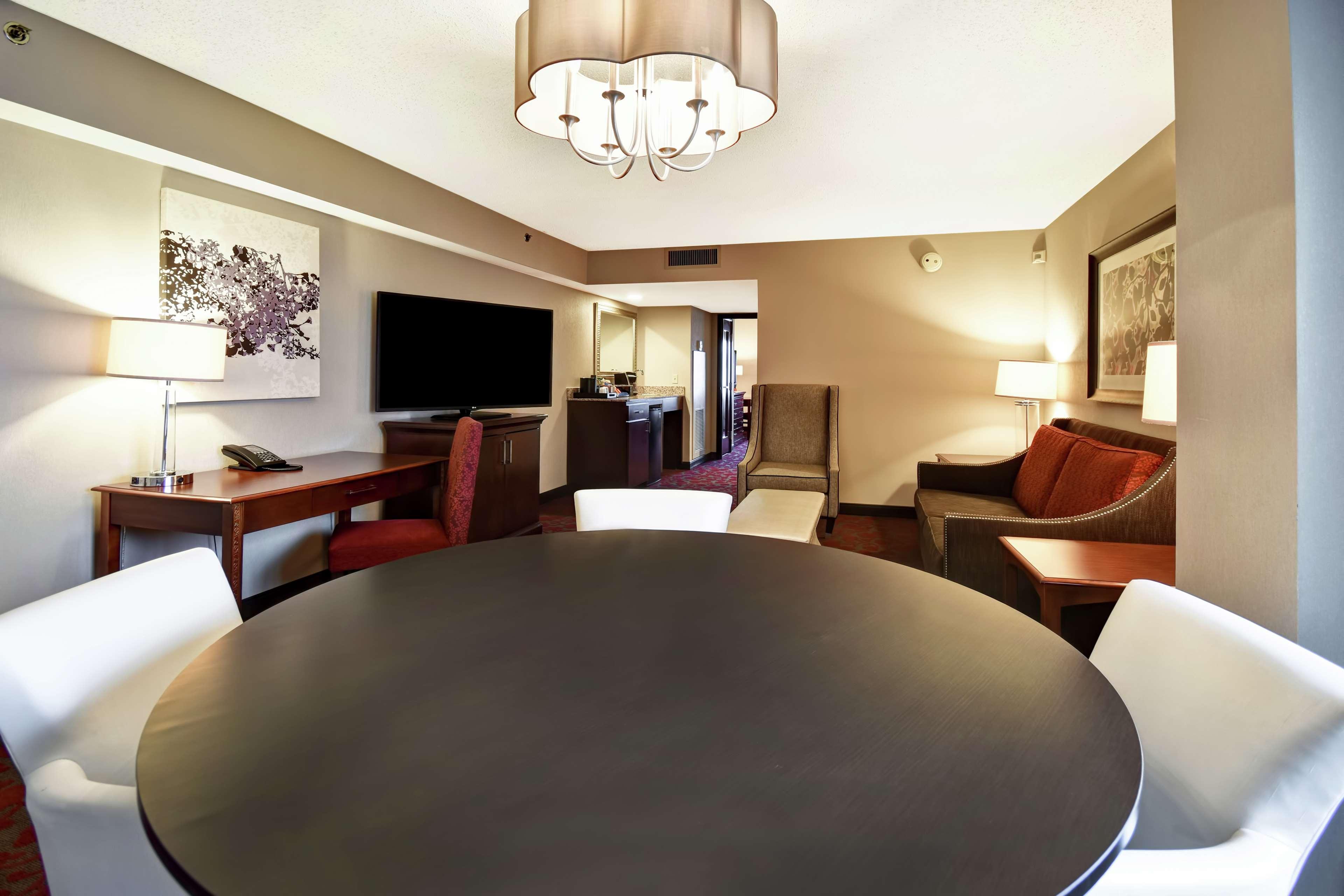 Embassy Suites By Hilton Dulles Airport Хърндън Екстериор снимка