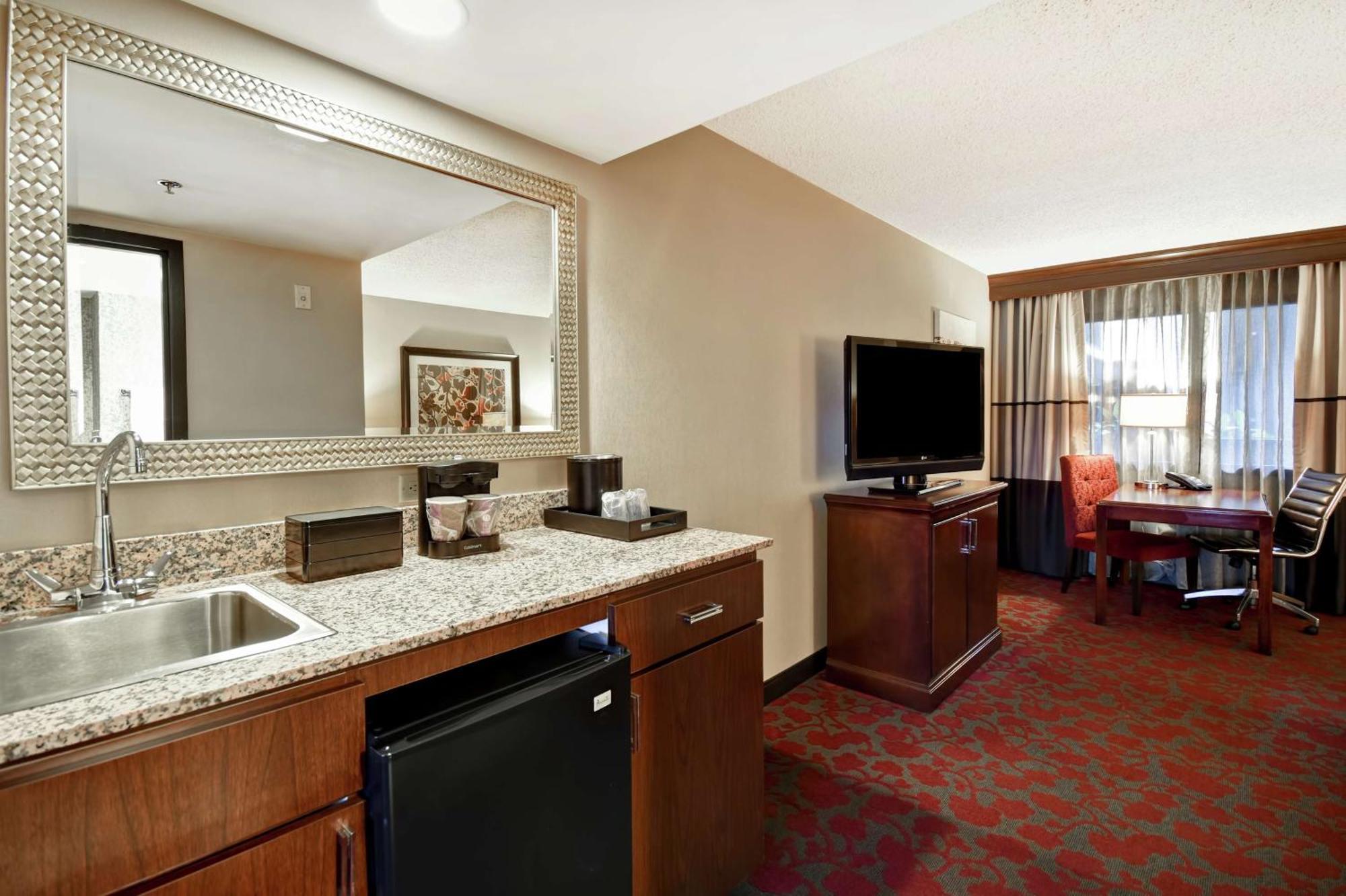 Embassy Suites By Hilton Dulles Airport Хърндън Екстериор снимка